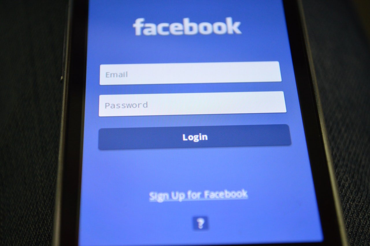 Read More About The Article How To Change The Email For Facebook?